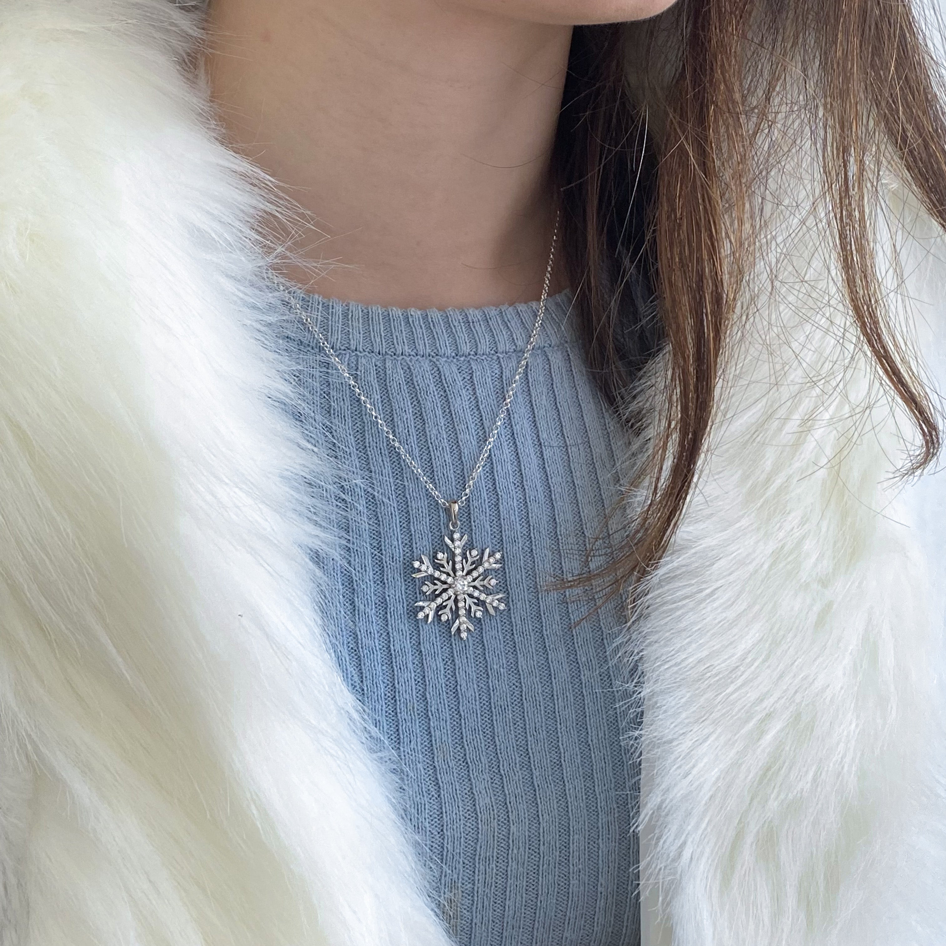 Diamond Snowflake Necklace in 18kt White Gold 
