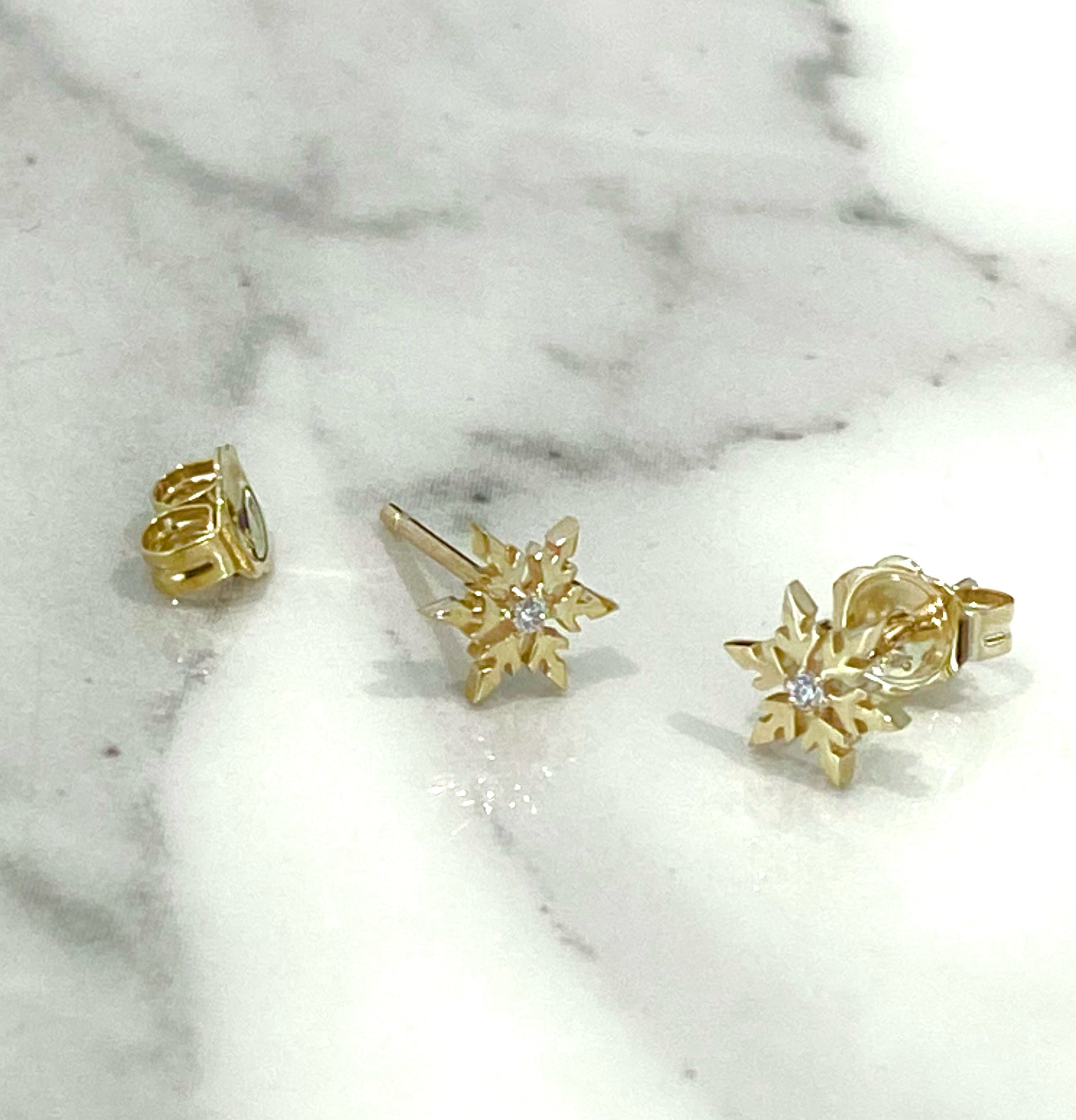 SnowJewel Snowflake Stud Earrings in 9ct Yellow Gold