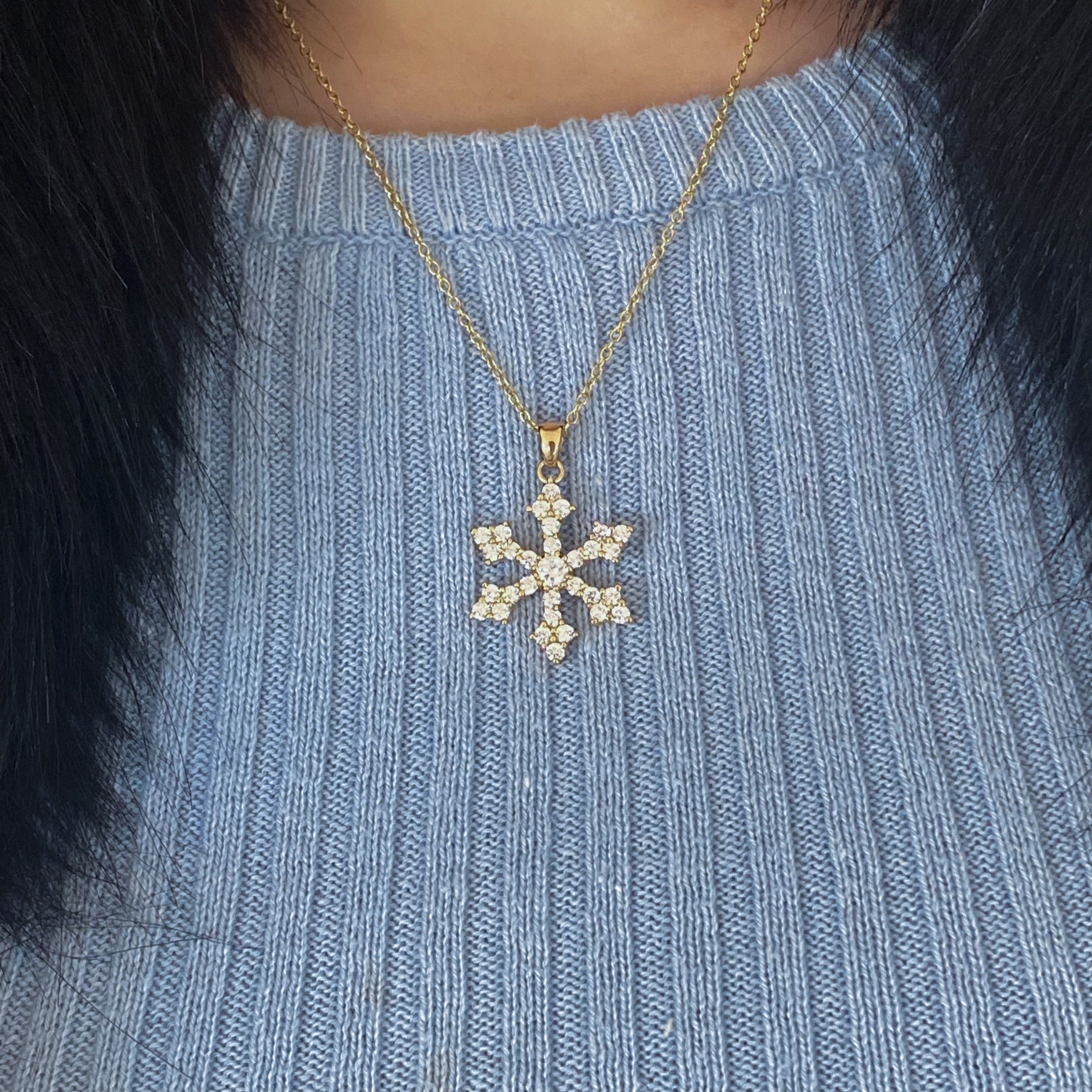 18ct Gold Diamond Snowflake Necklace with 1.70cts 2