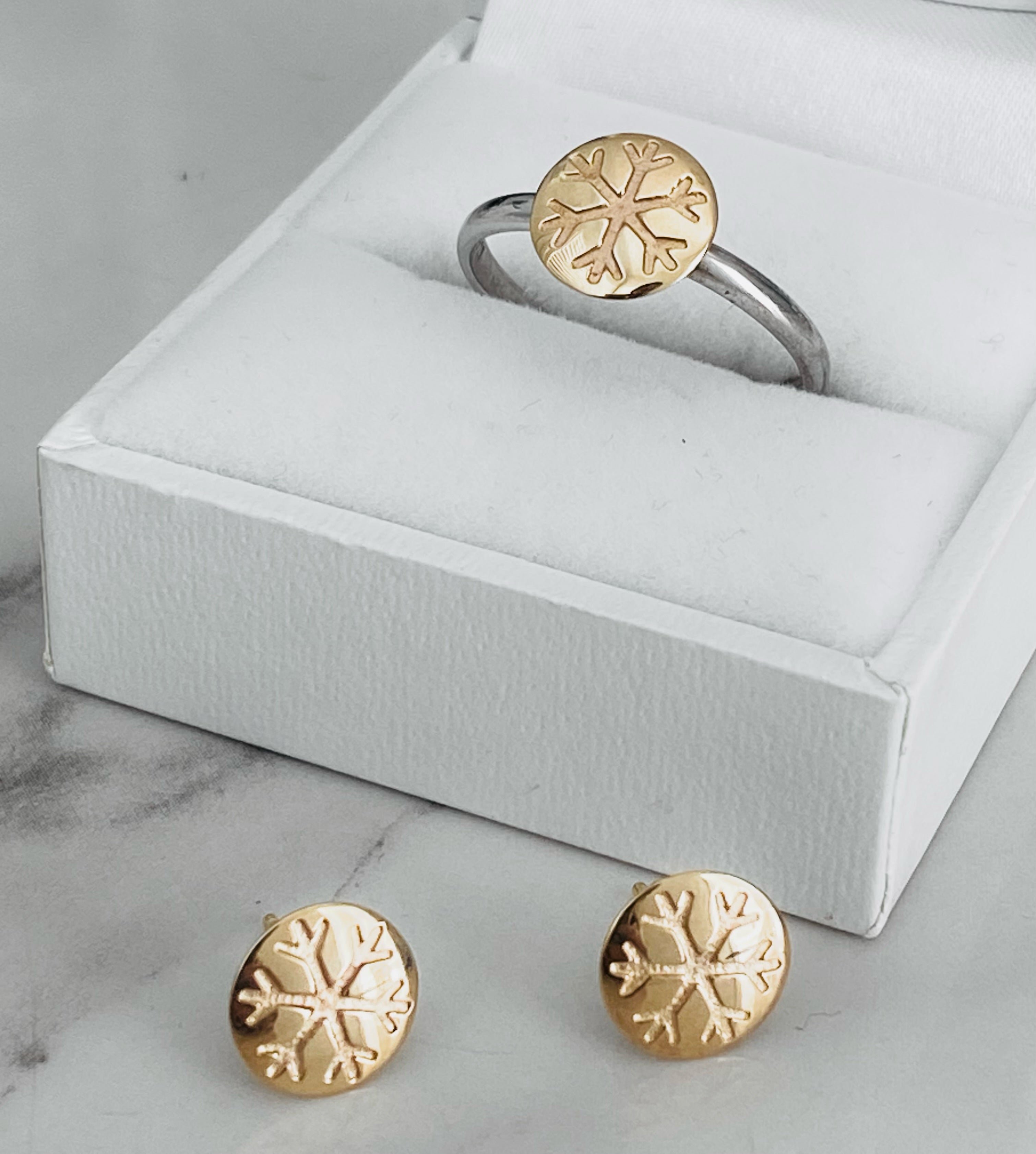 9ct Yellow Gold Snowflake Engraved Stud Earrings and matching Ring