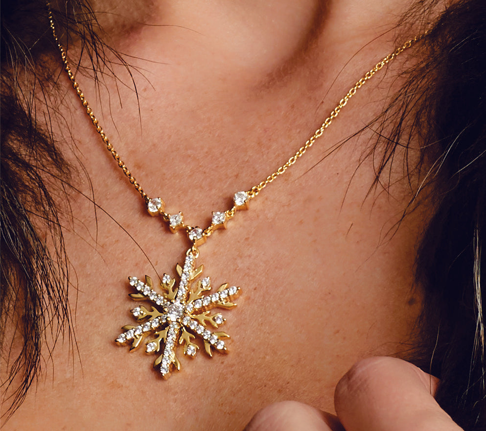 9ct Gold Snowflake Necklace Close Up